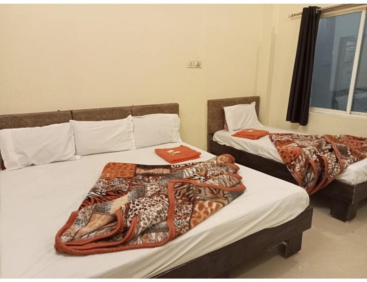 Hotel Mahakal Vishram, Ujjain Exteriör bild