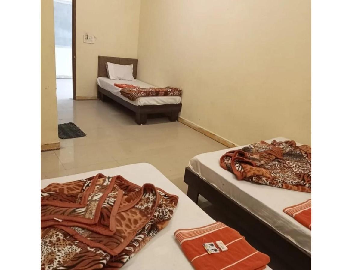 Hotel Mahakal Vishram, Ujjain Exteriör bild