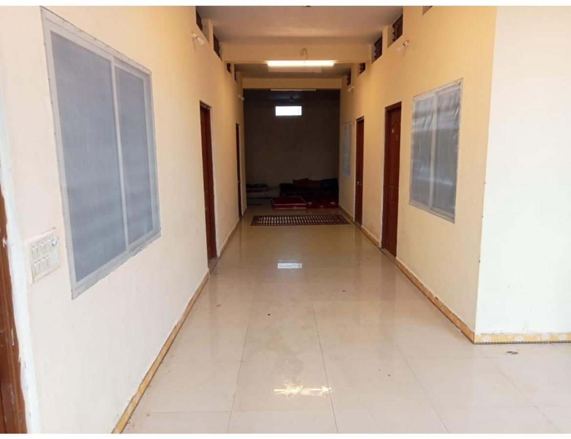 Hotel Mahakal Vishram, Ujjain Exteriör bild