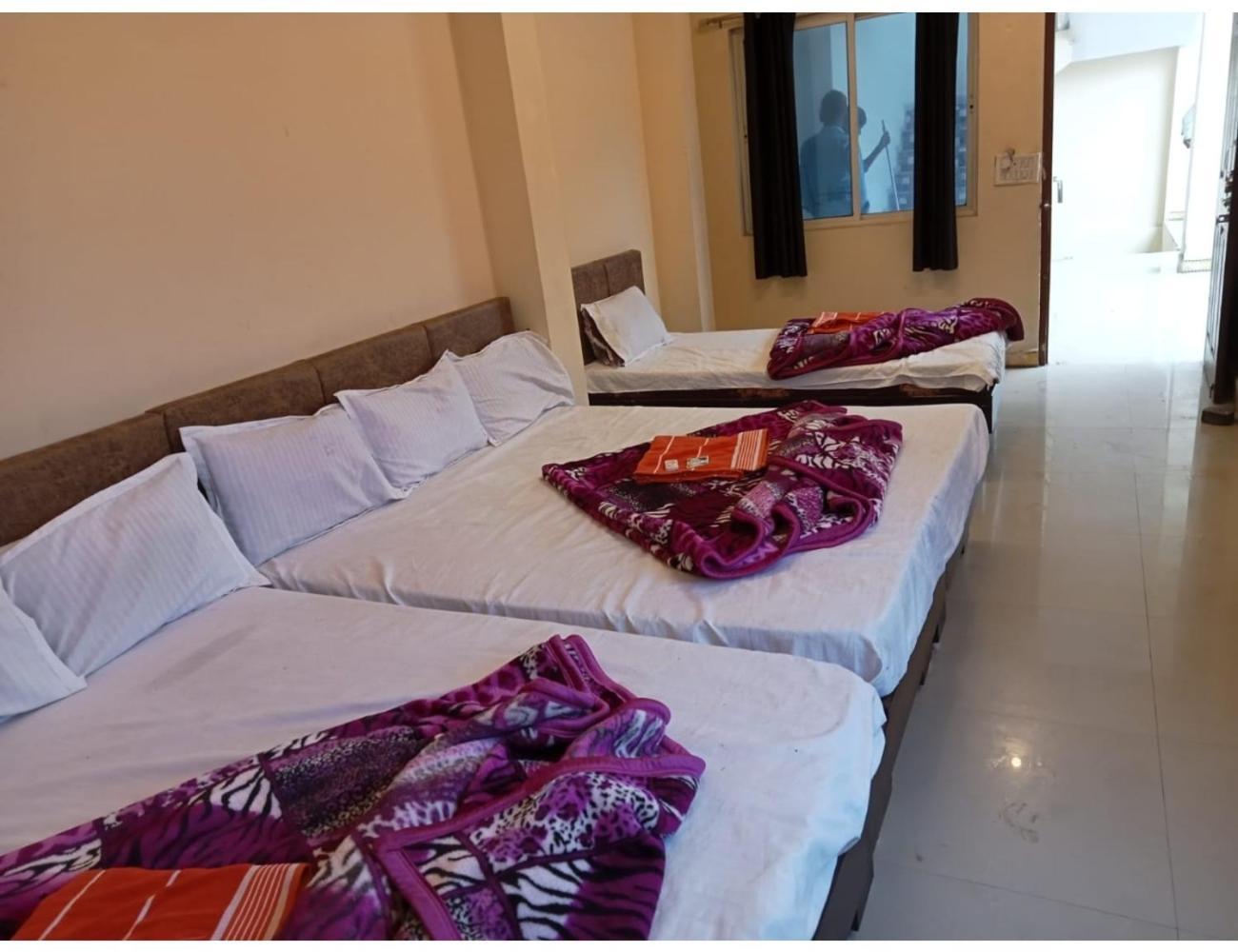 Hotel Mahakal Vishram, Ujjain Exteriör bild