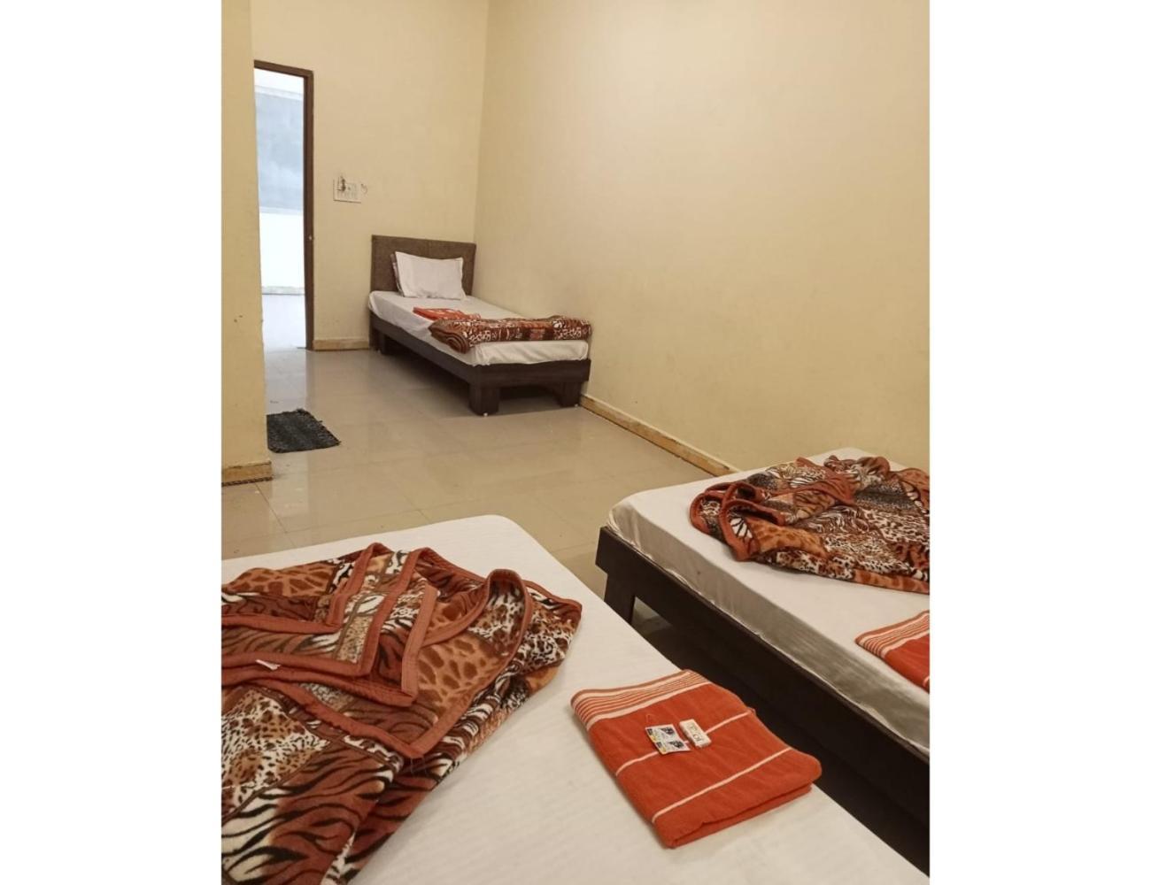 Hotel Mahakal Vishram, Ujjain Exteriör bild
