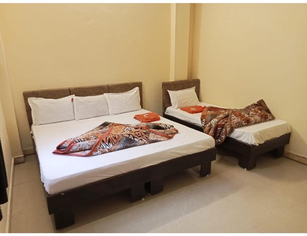 Hotel Mahakal Vishram, Ujjain Exteriör bild