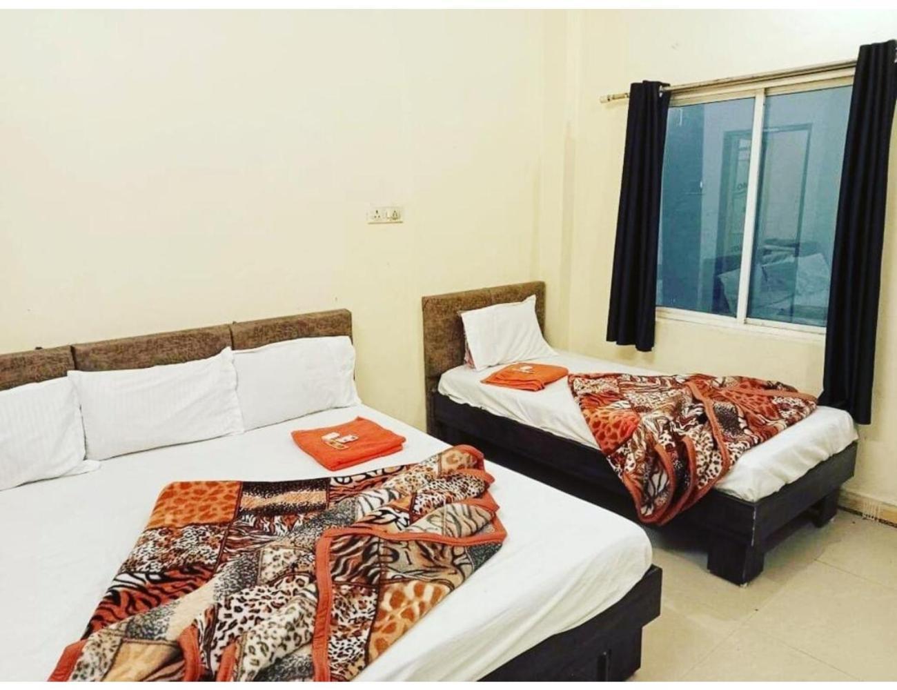 Hotel Mahakal Vishram, Ujjain Exteriör bild